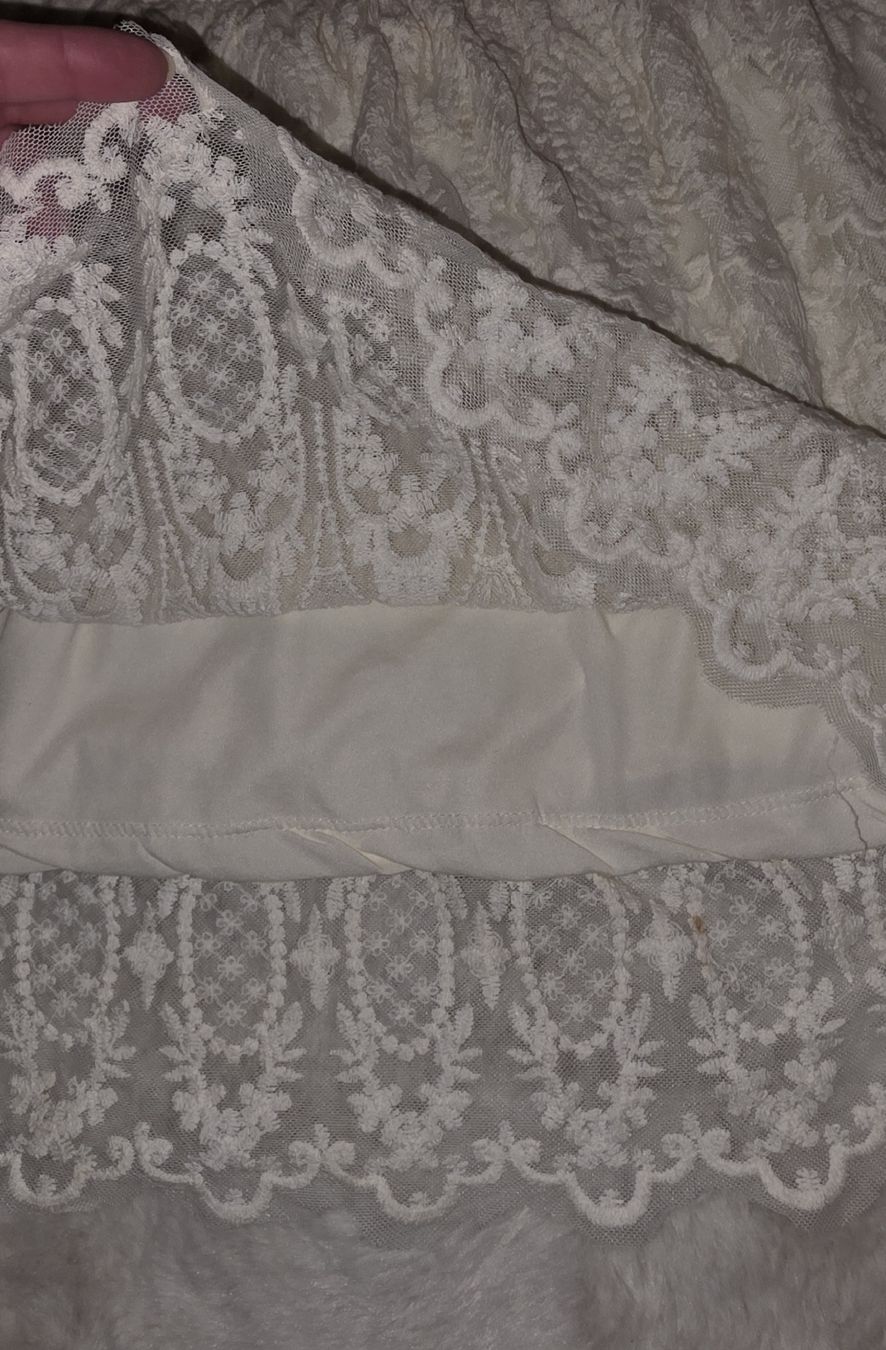 Gonne: Elegantes Röckli aus Spitze, Grösse S – Usato da Wetzikon ZH venduto da secondhandsfashion 1