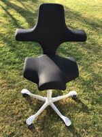 Ergonomischer Bürostuhl, schwarzer Stoffbezug, wenig gebrauc