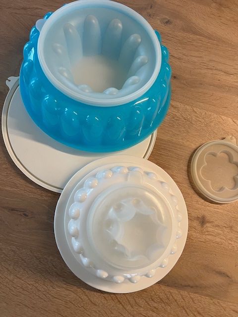 Tupperware Contenitori & Simili: Tupperware Caramel Flan Form Super Set Klein und Gross – Usato da Wuppenau venduto da Alfreg 1