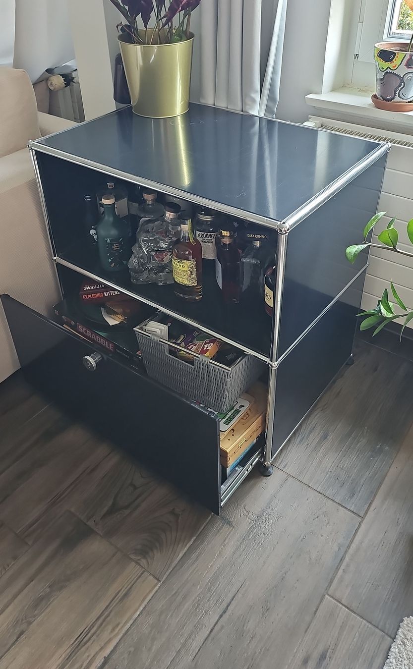 USM Scaffali: USM Haller Sideboard schwarz mit Schublade – Usato da Oberengstringen venduto da LammGottes