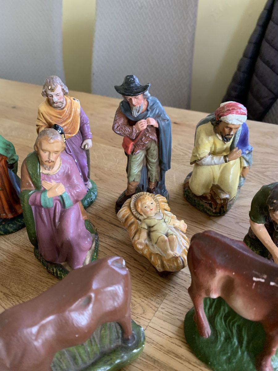 Statuette: Versch. Alte Krippenfiguren – Usato da Flawil venduto da Naphtali