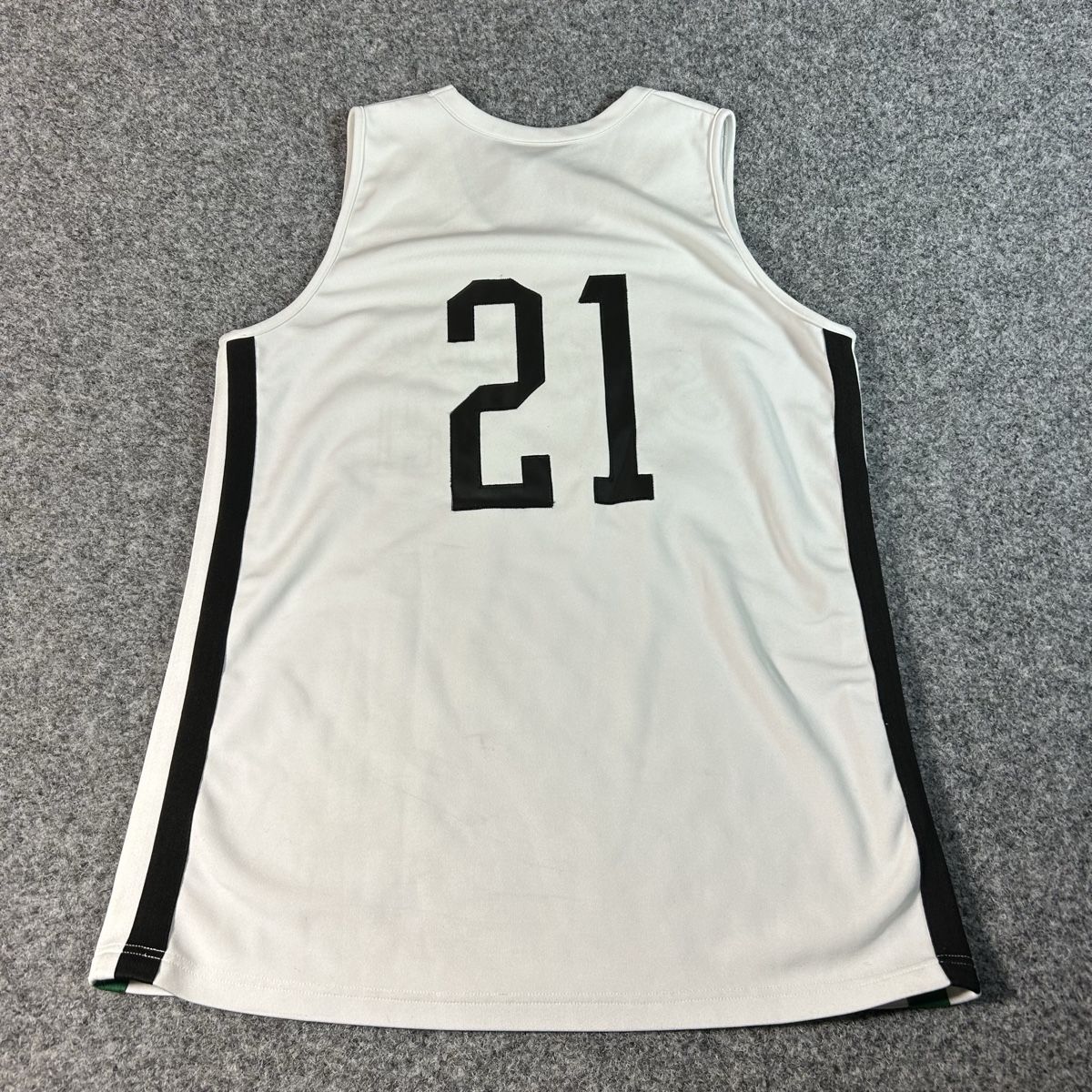 Kleiderpakete: Lots de 4x basketball shirt – Gebraucht aus La Sagne NE von Matlasape 5