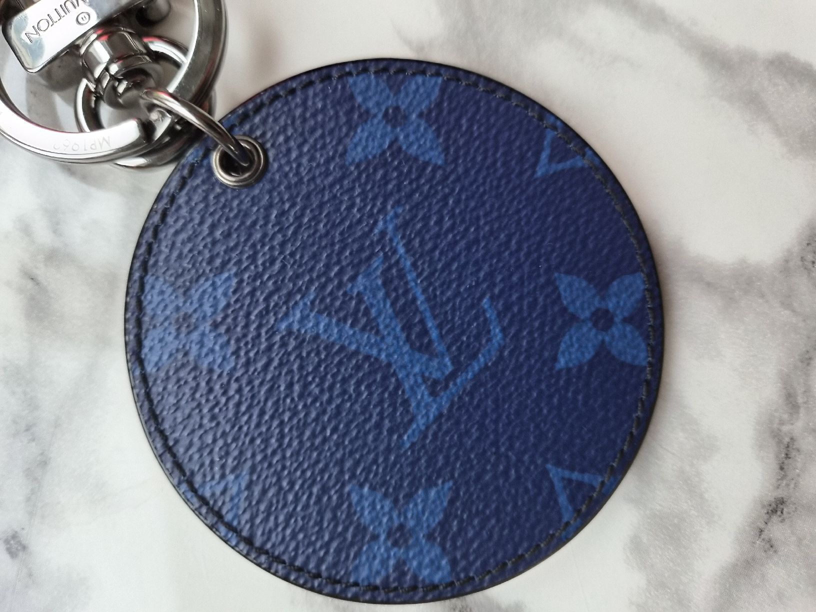 Louis Vuitton Schlüsselanhänger & - bänder: Louis Vuitton Monogram Round Keychain new! – Neu und originalverpackt aus Immensee von jan_9rzs 3