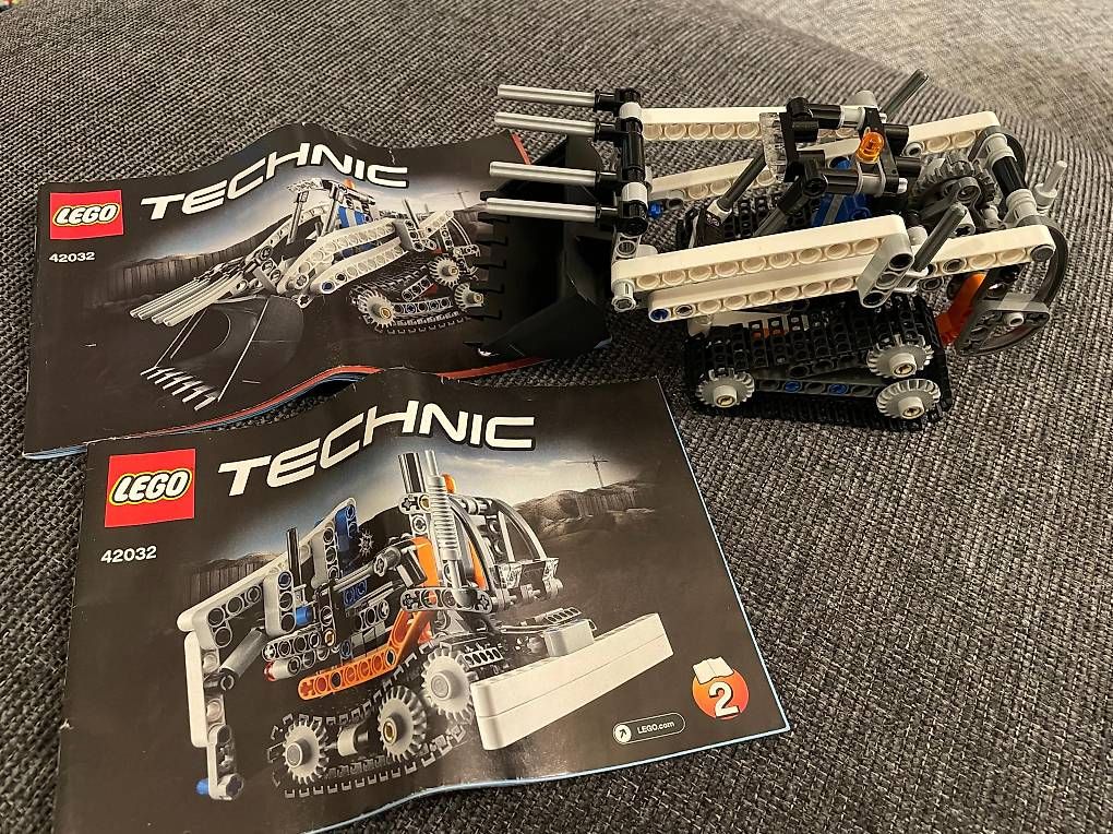 Kit di costruzioni: Lego Technics 42032 - la chargeuse compacte sur chenilles – Usato da Yverdon-les-Bains venduto da mic_v8yx