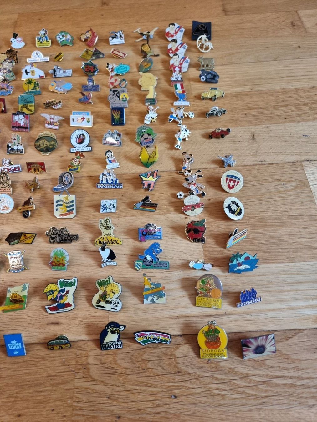 Placchette & Badge: Pin Sammlung – Usato da Arosa venduto da Fara8 3