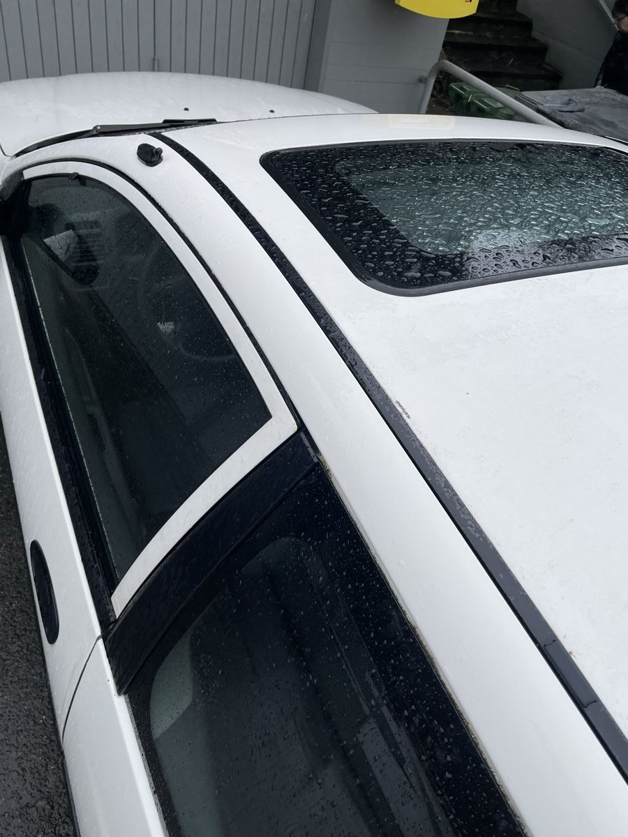 Mazda Automobili: Mazda 323, 1.3 l, top Alltagsauto – Usato da Wollerau venduto da k.vintage 2