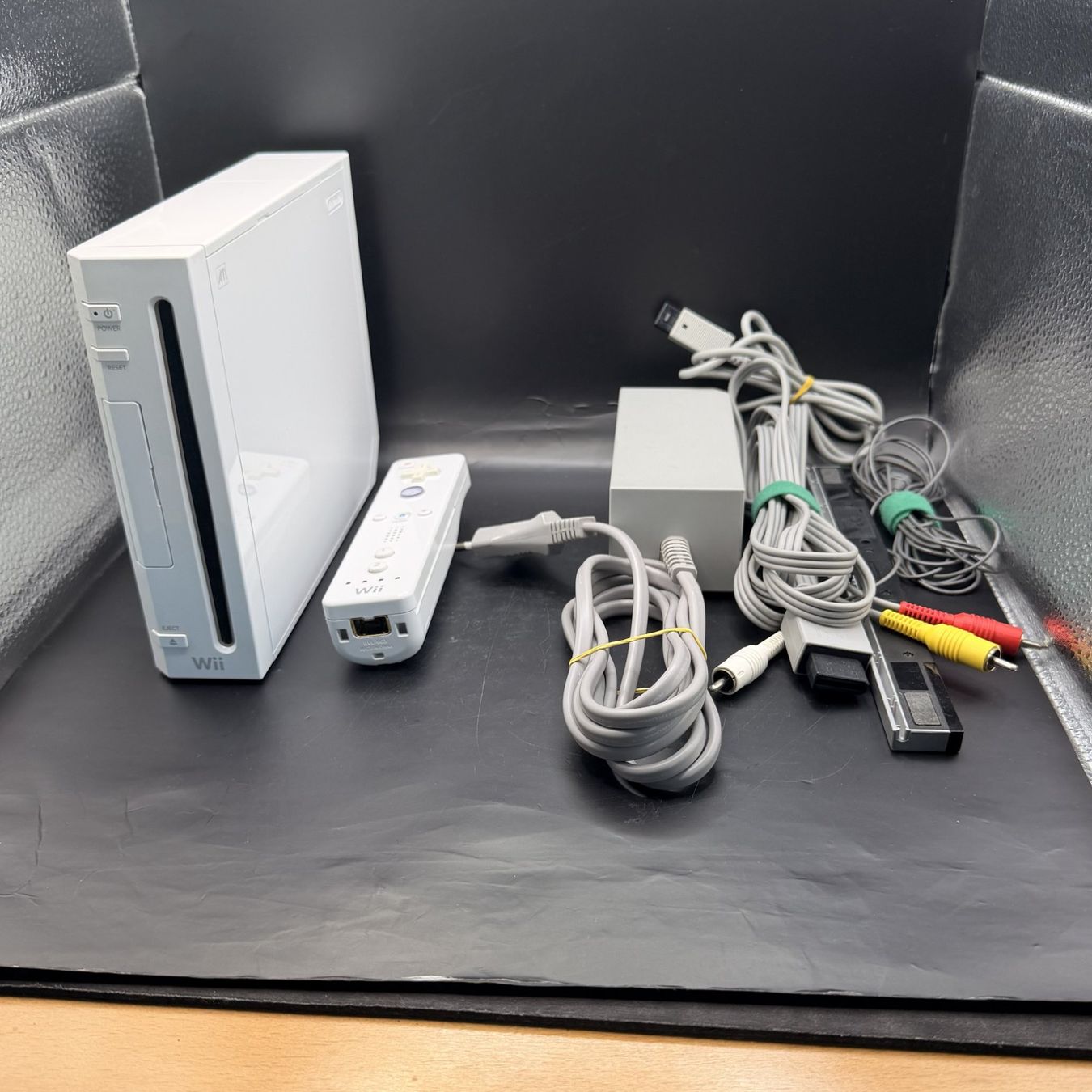 Nintendo Console: Nintendo Wii Konsole mit Controller & Zubehör – Usato da Düdingen venduto da Nerdworld