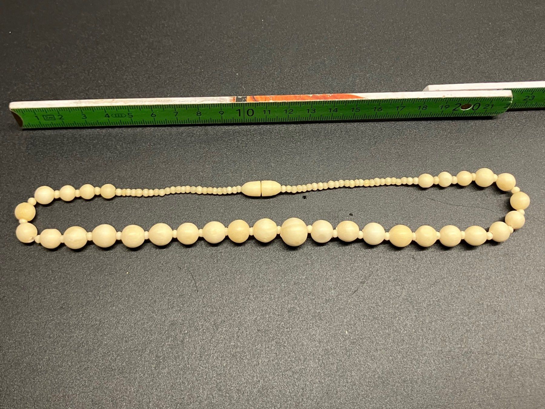 Catenine: Collana vintage in osso / dente – Usato da Origlio venduto da Zeto.81