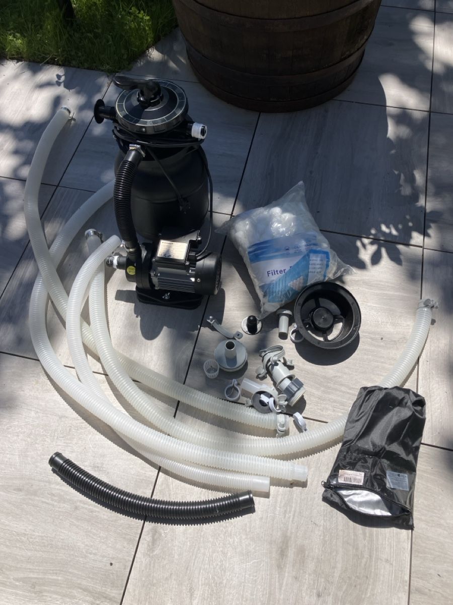 Piscine: Poolpumpe mit schleuche filtermaterial  – Usato da Birrwil venduto da nicole86ch