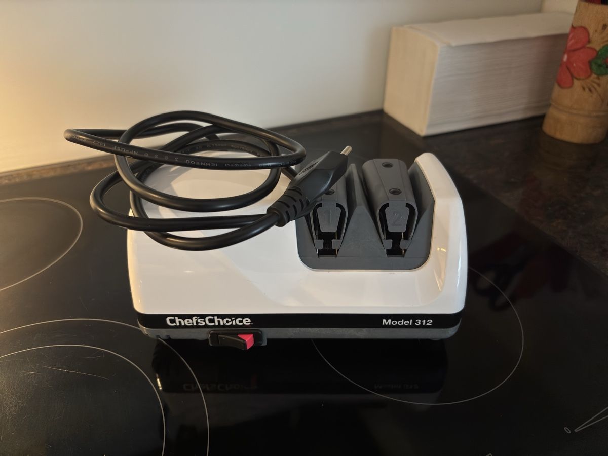 Elettrodomestici da cucina: Electric Knife Sharpener – Nuovo (secondo la descrizione) da Bironico venduto da Koalaboss 4