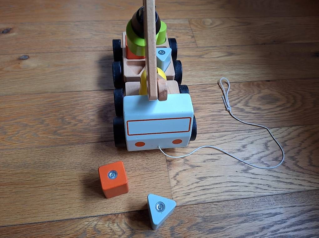 Spielzeuge: Camion avec plots aimantés  – Gebraucht aus Sierre von noe_y7vf 1