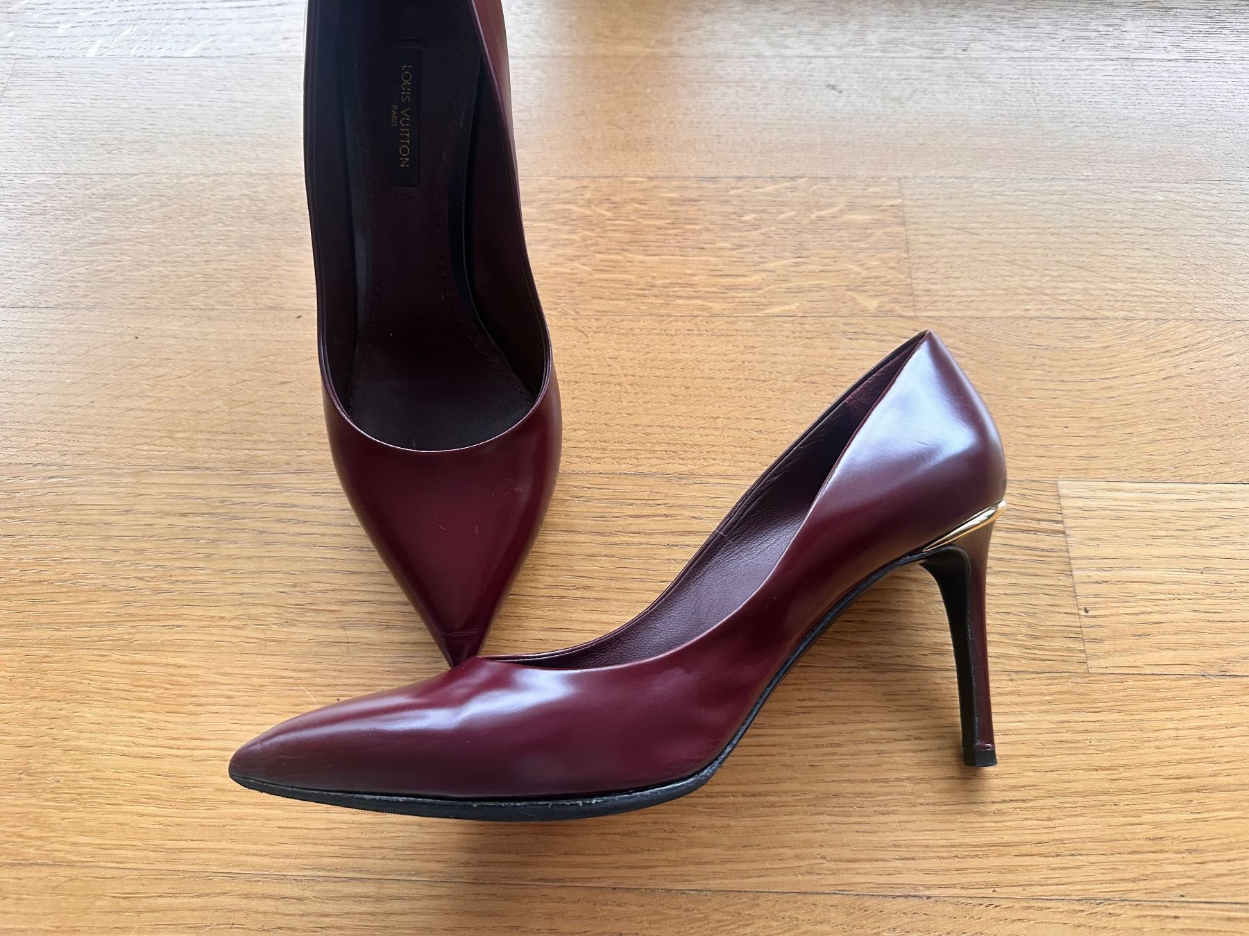 Louis Vuitton Damenschuhe: Louis Vuitton burgundy pumps 35,5-36 – Gebraucht aus Zürich von Ele_fashionista