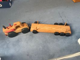 Holzspielzeug-LKW mit Anhänger, Handarbeit