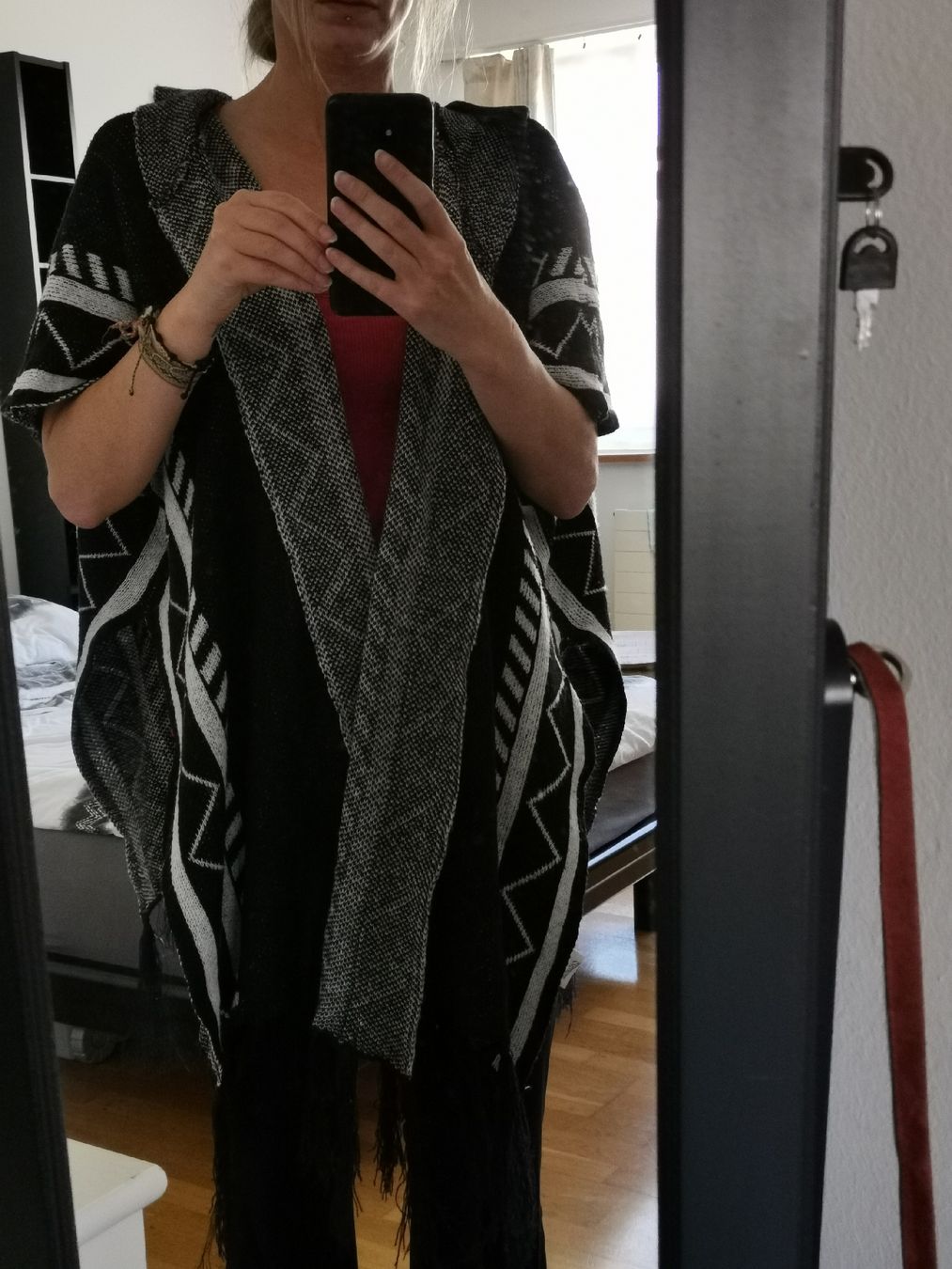 Autres vêtements & accessoires: Poncho mit Musterung – Neuf (Voir description) à Zürich par Immoertel