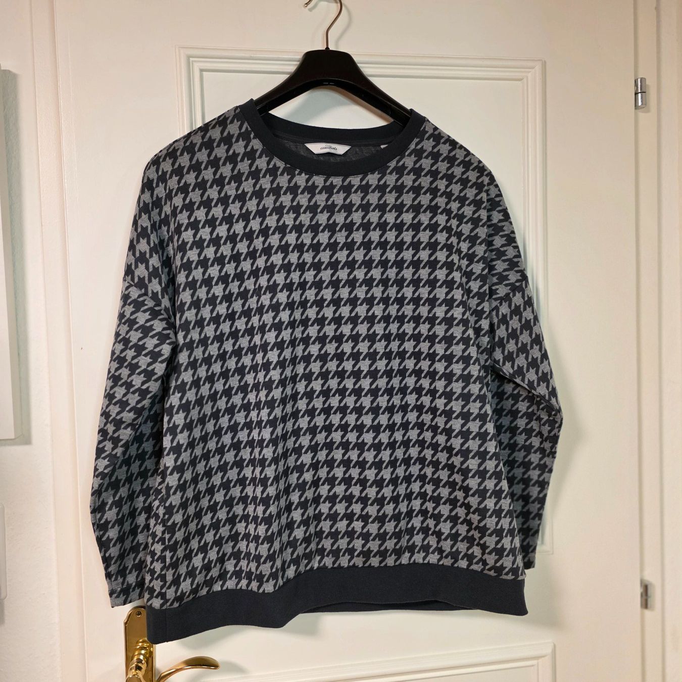 Pullover & Sweatshirts: Pullover mit Hahnentrittmuster – Tchibo Essentials XL – Gebraucht aus Wald ZH von CapLux 1