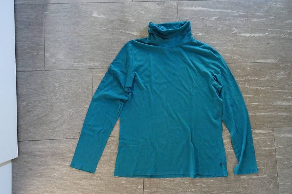 Pullover & Sweatshirts: Dünner Rollkragen-Pullover, Gr. 42 – Gebraucht aus Wetzikon ZH von raegenmoli