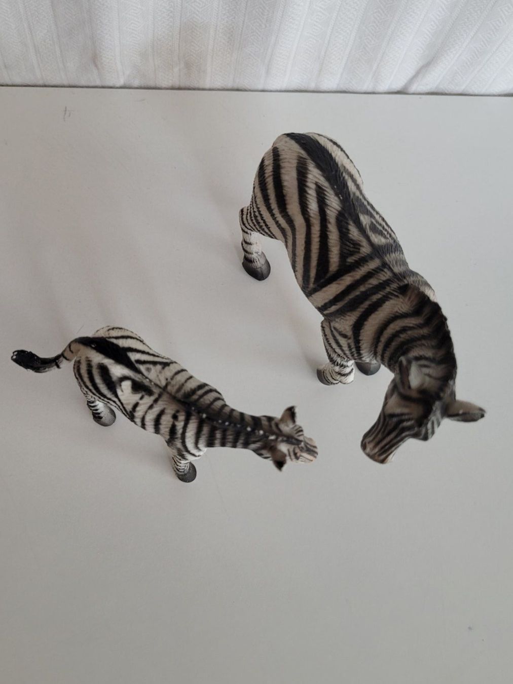 Figuren: 2 Stück, Zebra Tierfiguren in Miniaturform – Gebraucht aus Nottwil von echtMOMO 6