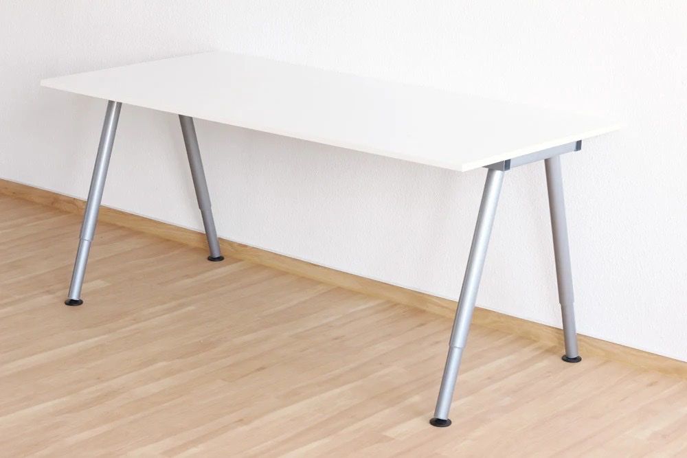 Ikea Scrivanie: Ikea Thyge – Usato da Zürich venduto da kat_l2jy