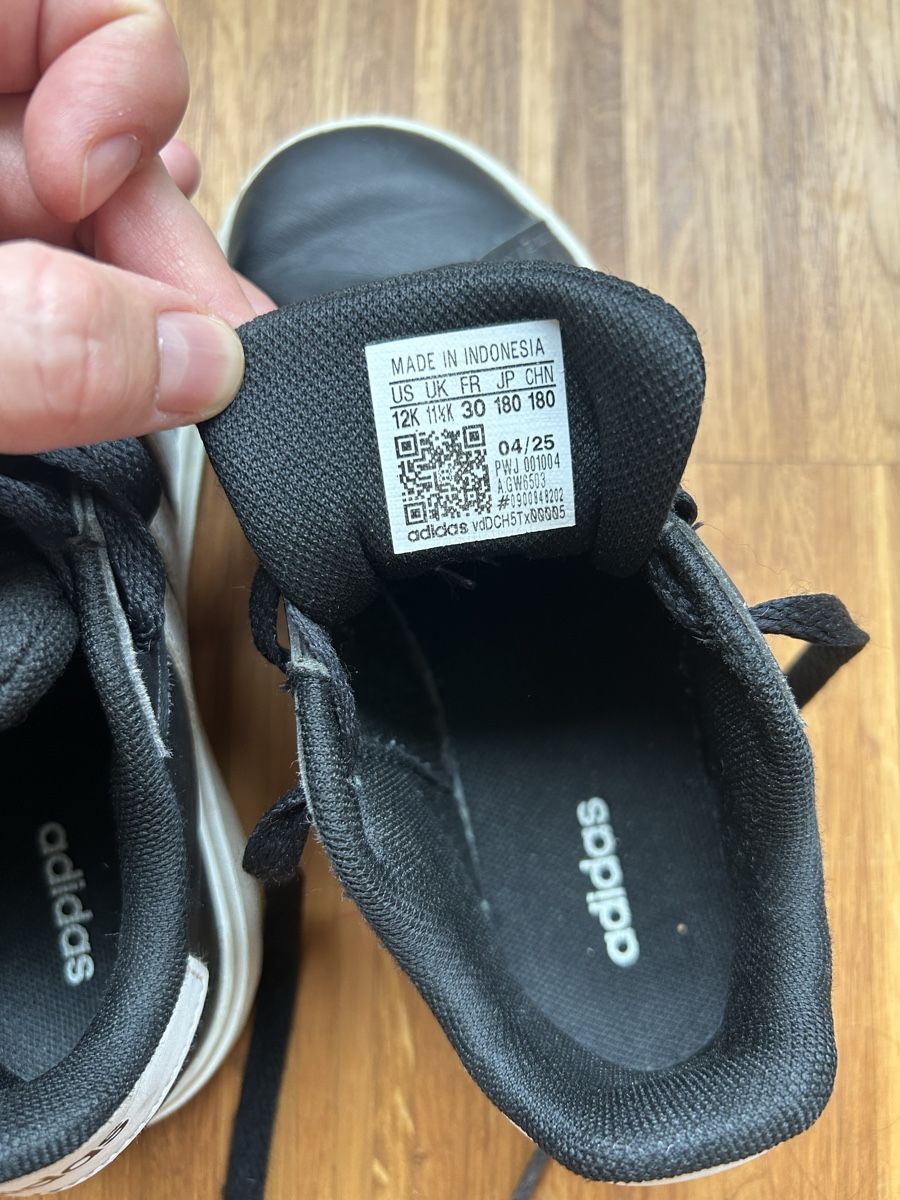 Adidas Chaussures garçon: Adidas Schnürschuhe 30 – D'occasion à Wettswil par Jules87 2