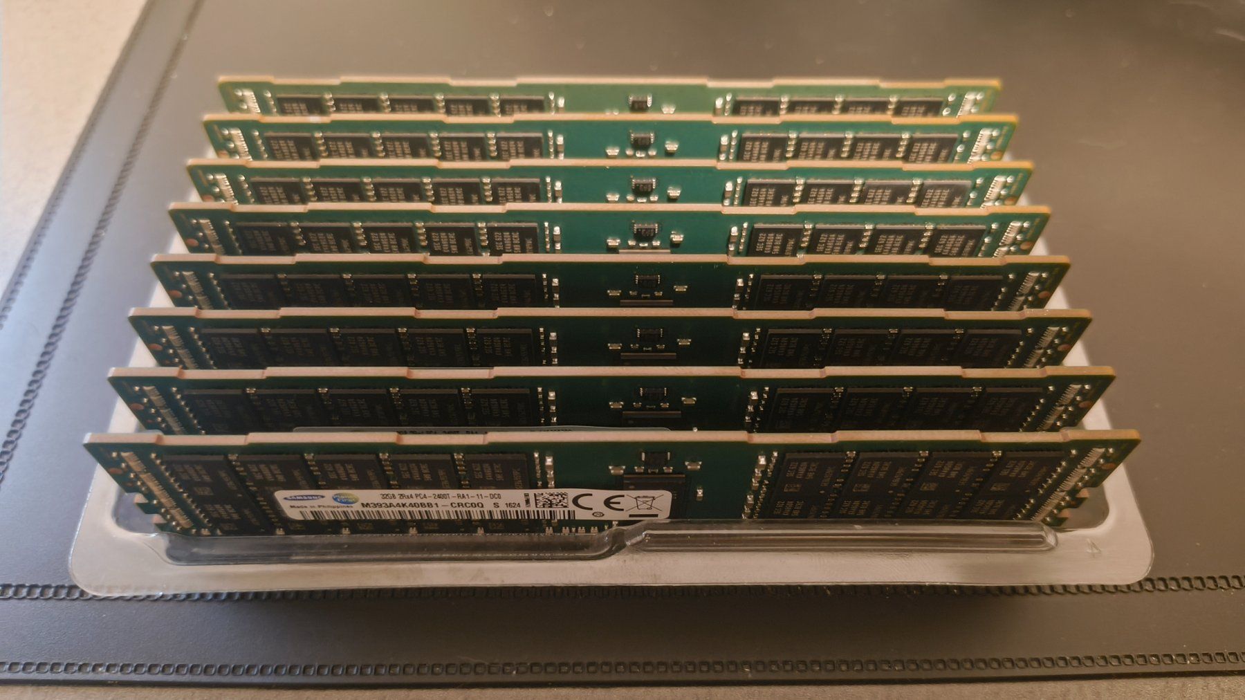 Samsung Memoria / RAM: 8x 32GB DDR4-2400 RDIMM ECC Server RAM (PC4-2400T) – Usato da Unterterzen venduto da x0x