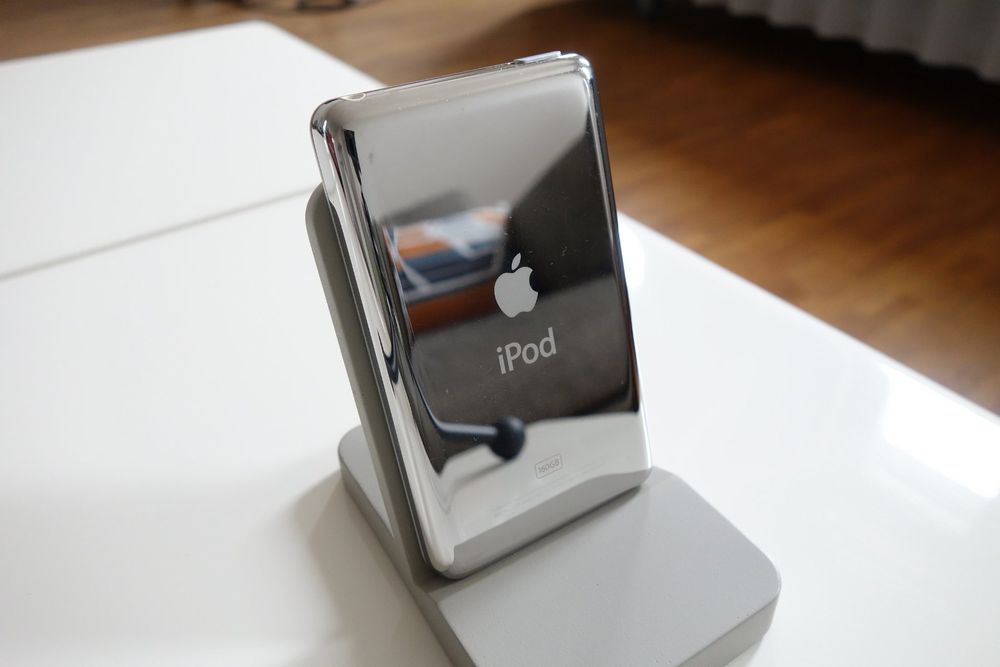 Ipod Touch 2nd Generation Ipod Silver Back IPod Classic 7