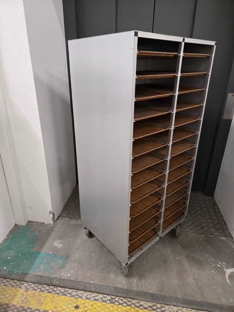 Cuisines complètes: Tablettwagen / Geschirrwagen ab 1.- – D'occasion à Aesch ZH par Multiflash 2