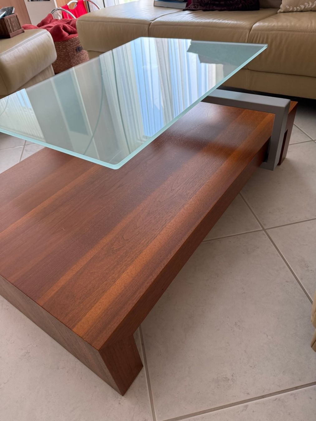 Tavoli: Moderner Couchtisch mit drehbarer Glasplatte – Usato da Staufen venduto da diedo 2