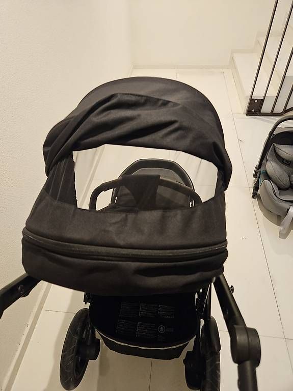 Britax Römer Poussette: Britax Römer poussette – D'occasion à Courtion par Bizzouzzz 1