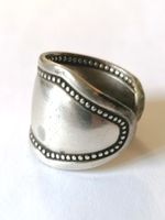 Ring aus Silber-Besteck Geformt