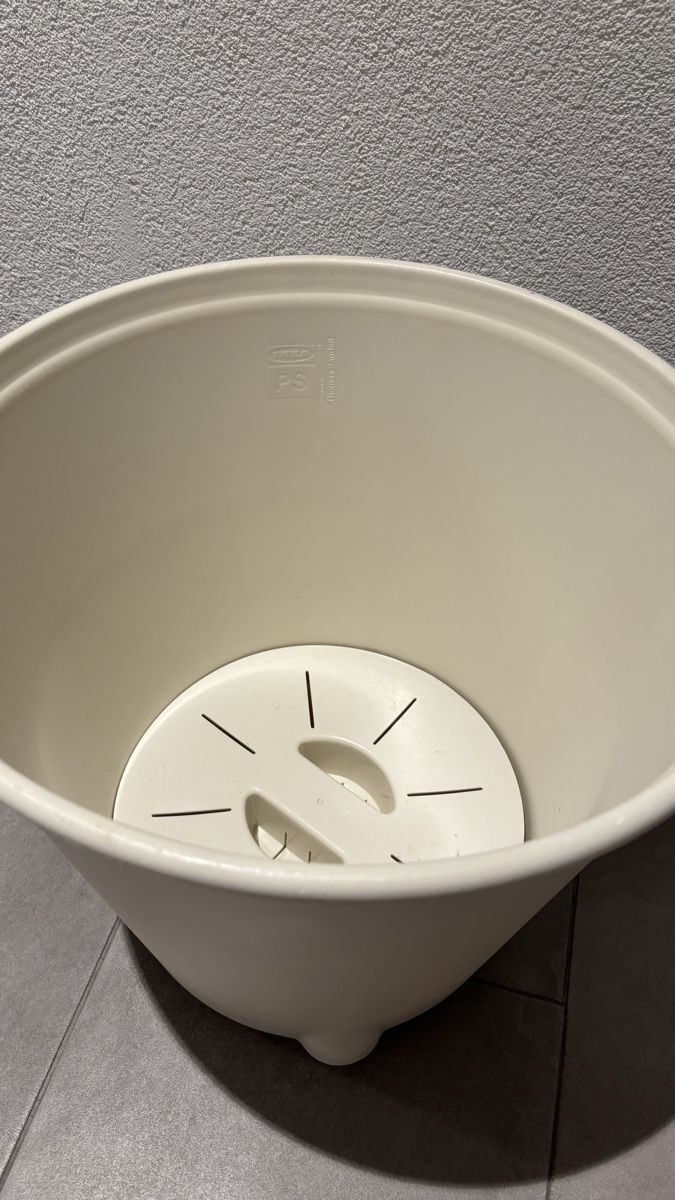Ikea Vasi per fiori: Cache-pots IKEA PS Thomas Sandell blanc sur roulettes – Usato da Lausanne venduto da Global.P 2