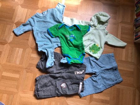 Kleiderpaket grün Gr. 68 (12)