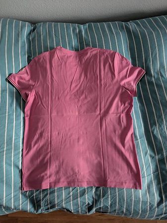 Moncler Maglia T-Shirt rosa mit Logo-Patch