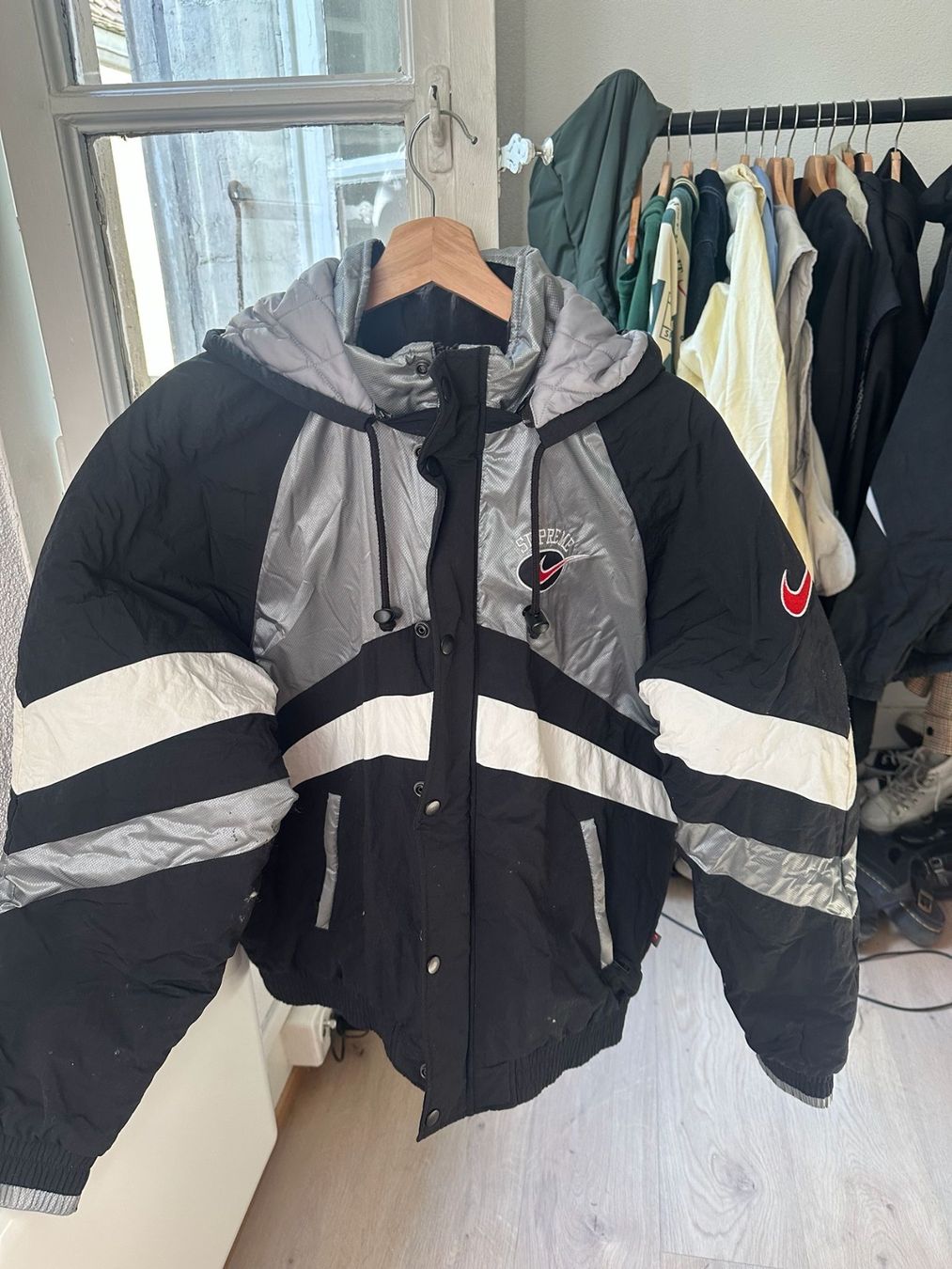 Nike Jacken: Veste Nike Suprême – Gebraucht aus Morges von pie_f8yp 6