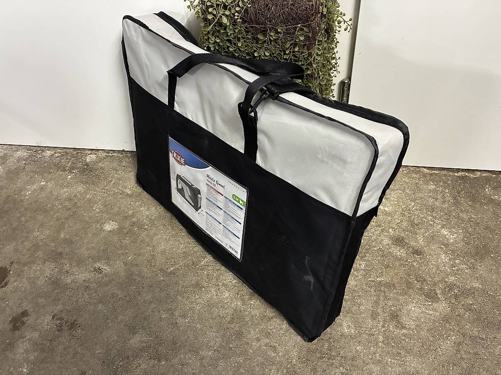 Cucce & Letti: Niche mobile pour chien – Usato da Bevaix venduto da LC786 1