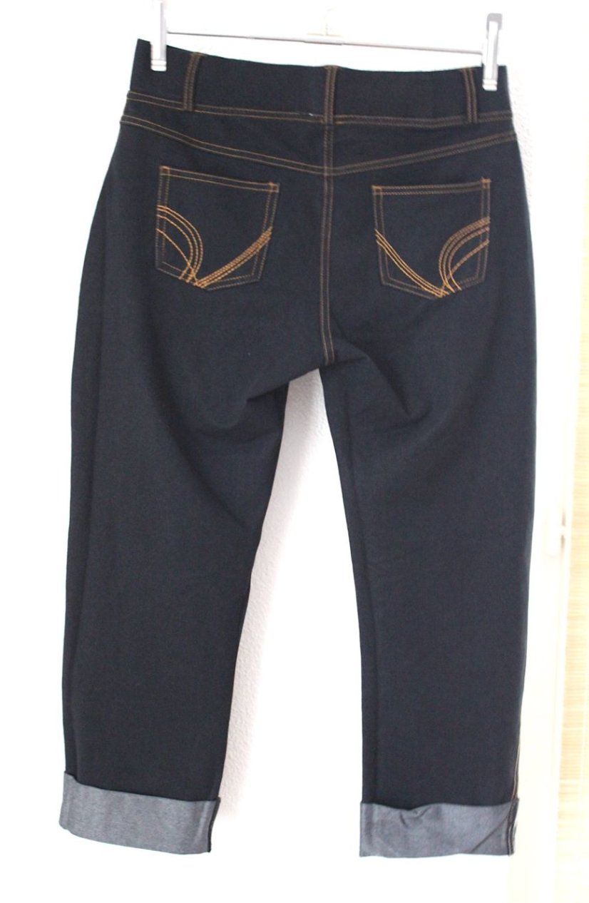 Pantaloni: Neuwertige Hose, 3/4 Länge, Gr. 36/38. – Usato da Locarno venduto da madame-tus-sauds 1