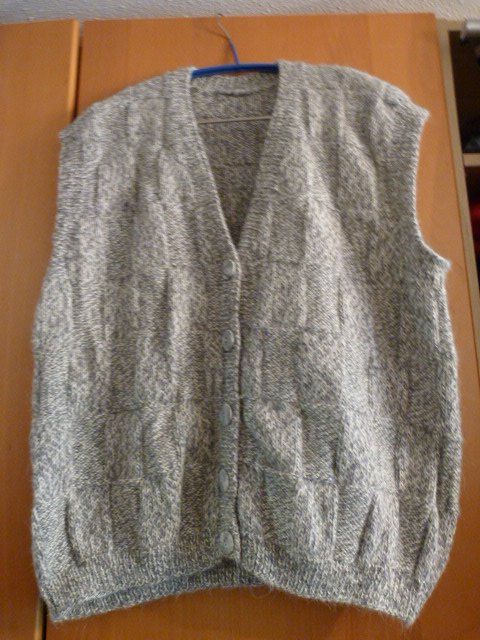 Gilet & Giacche senza maniche: Handgestrickte Weste, Gr. 40, grau meliert – Usato da Nunningen venduto da Fashion-Ave51