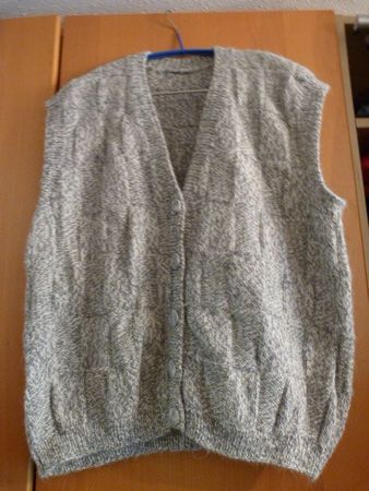 Handgestrickte Weste, Gr. 40, grau meliert