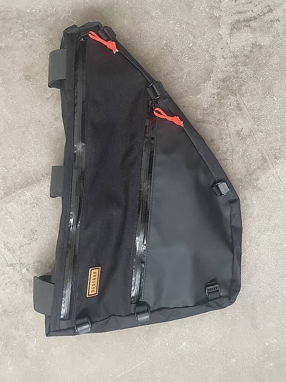 Borse: Restrap Full Frame Bag (9L) – Usato da Uetikon am See venduto da Johanna_A_N 1