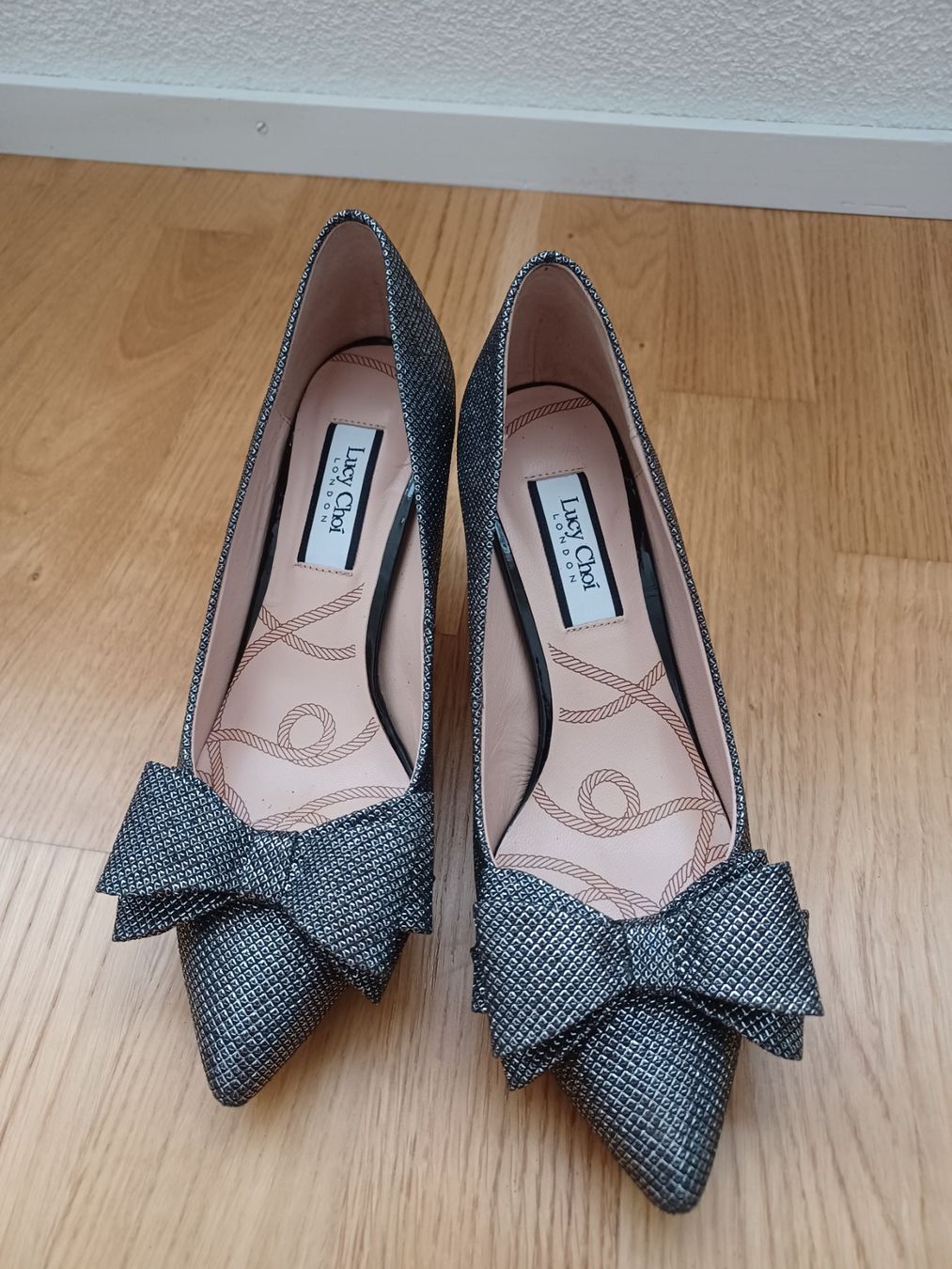 Scarpe da donna: Lucy Choi kitten heel glittery pump – Usato da Villigen venduto da thr_dkb8