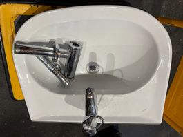 Waschbecken Laufen Keramik mit Armatur guter Zustand