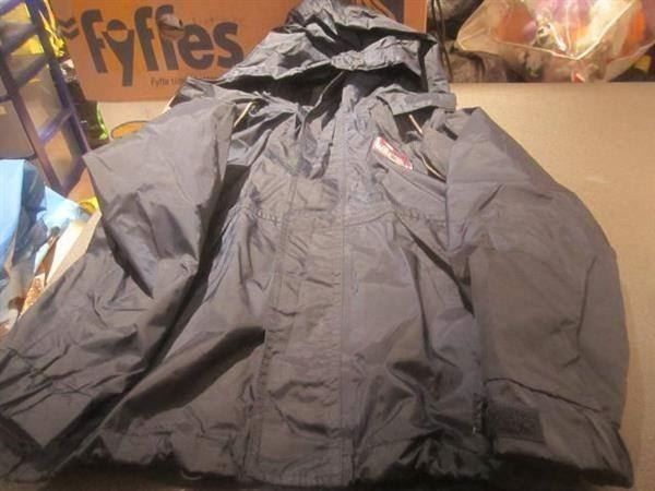 Giacche & Cappotti: Regenjacke Grösse 128, dunkelblau – Usato da Zürich venduto da abraxas1291