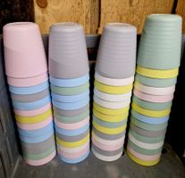 Pastellfarbene Becher
