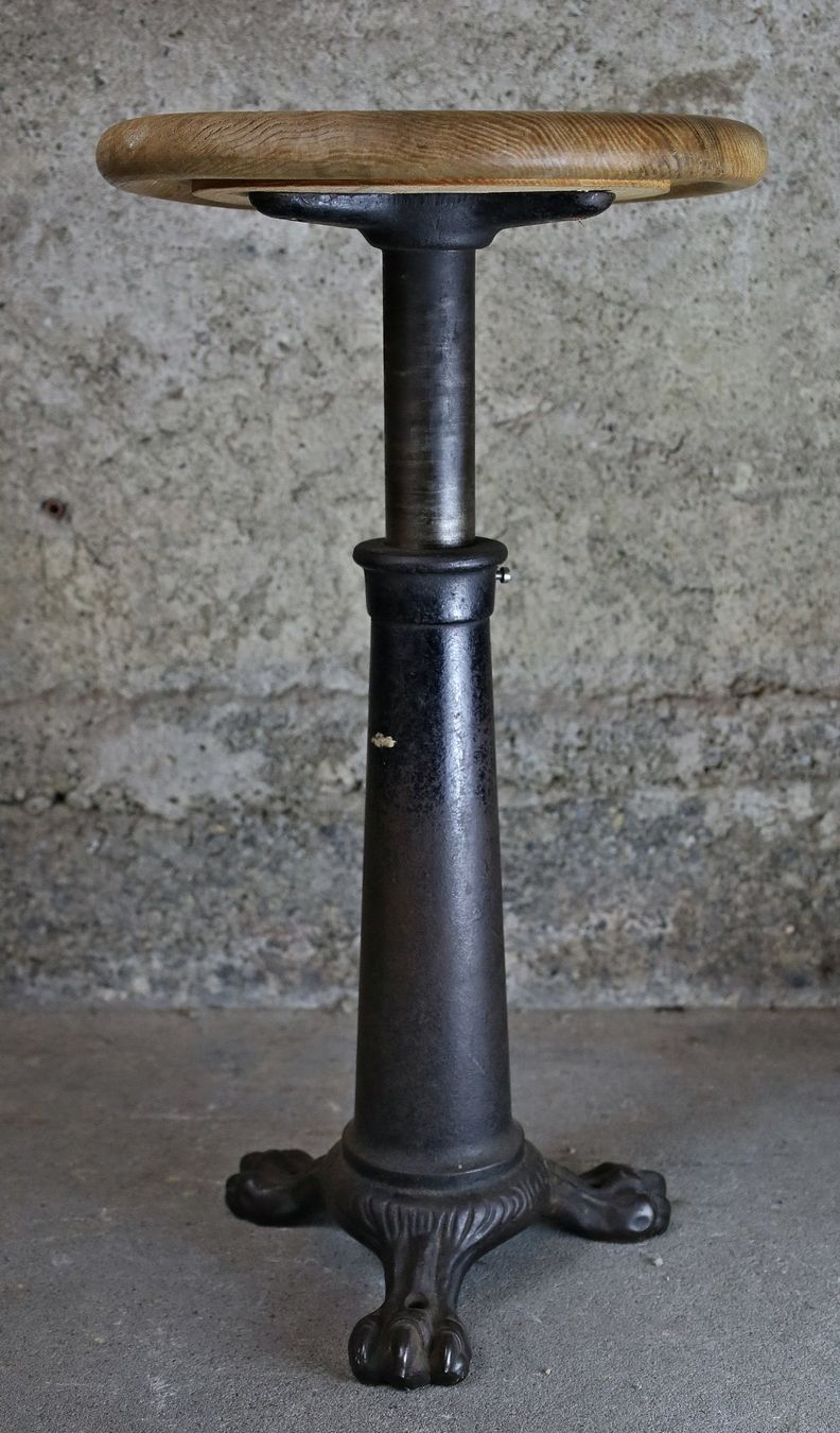 Tabourets: Singer Tatzenhocker, Werkstatthocker, Hocker, Gusseisen – D'occasion à Birrwil par brandschatz_birrwil 4