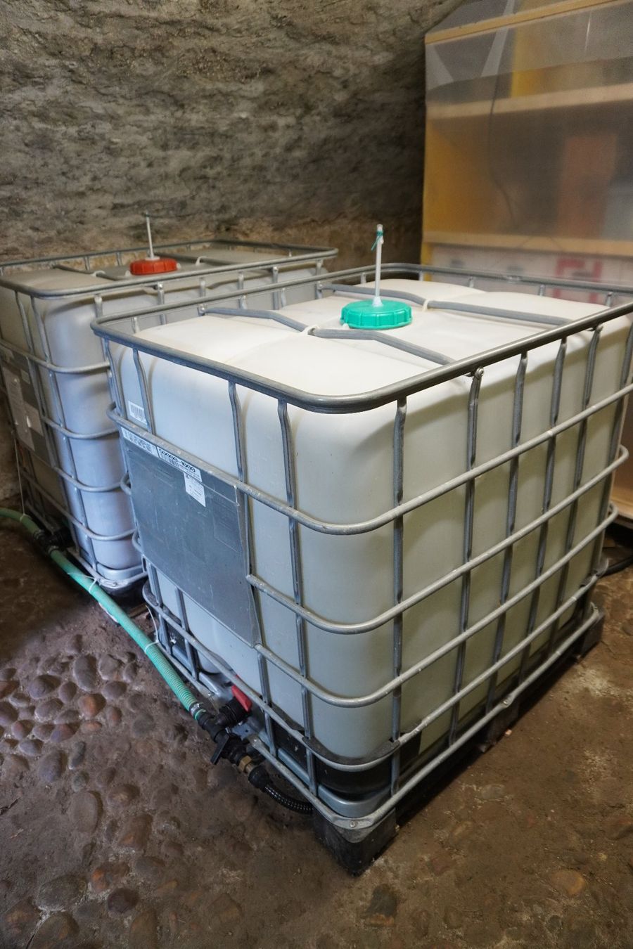 Abreuvoirs & Auges: IBC Container 1000L Regenwassertank, Gartenbewässerung – D'occasion à Thunstetten par blob87
