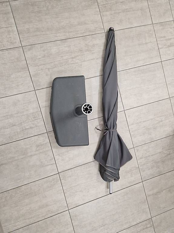 Parapluies: Ombrellone più base – D'occasion à Giubiasco par BizzaJ99