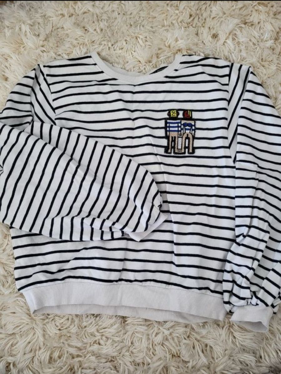 Desigual Maglioni & Felpe: Desigual striped sweater with unique patch detail, size M – Nuovo (secondo la descrizione) da Bern venduto da nui_6vmk