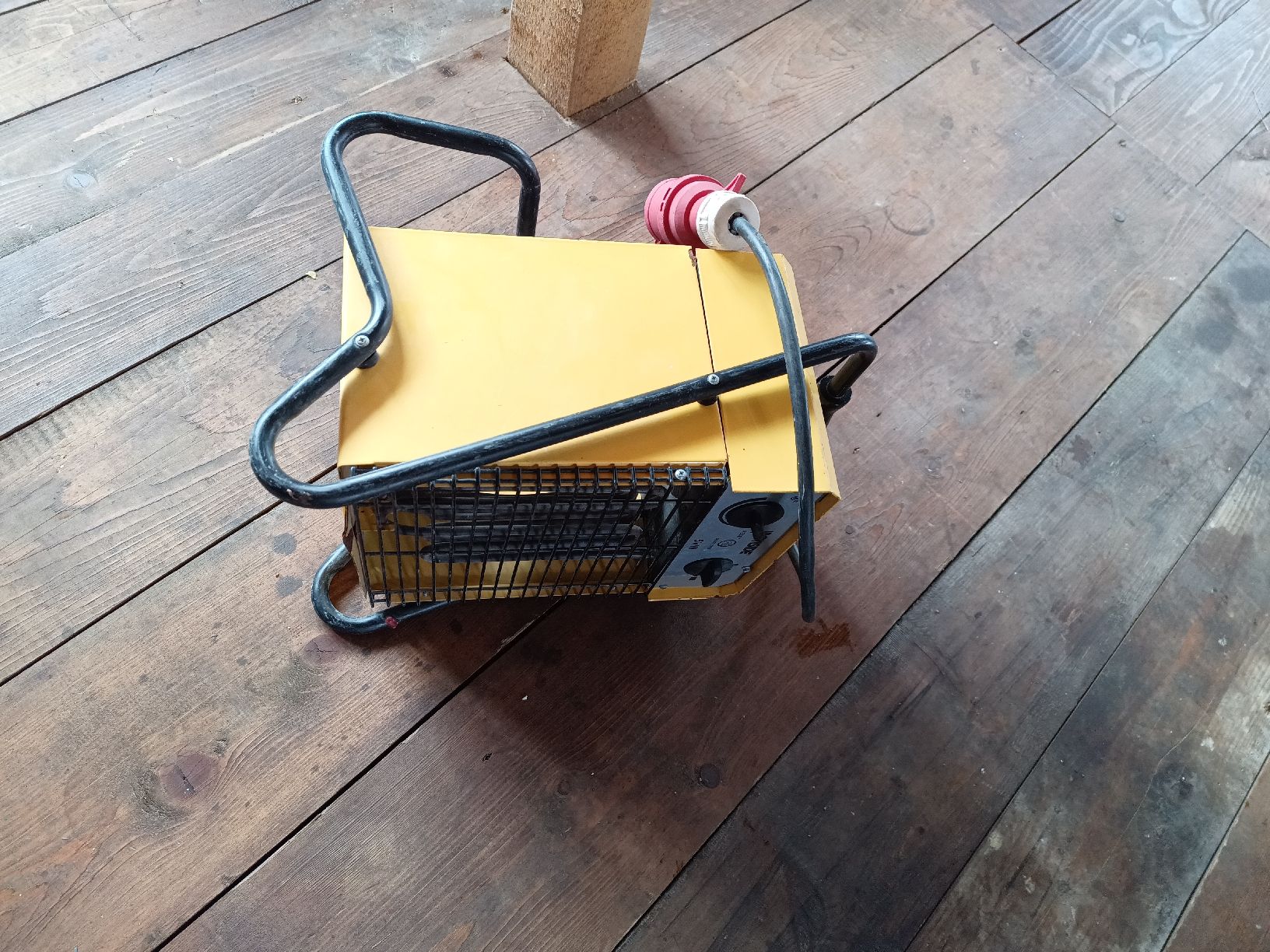 Radiatori: Baustellenheizer Ironside 5kW – Usato da Trub venduto da Eneah 1