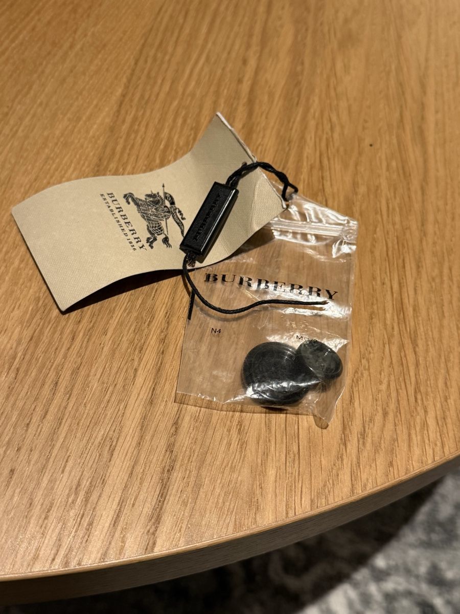 Cappotti: Trench coat Burberry London – Nuovo (secondo la descrizione) da St-Légier-La Chiésaz venduto da Swoosh. 9