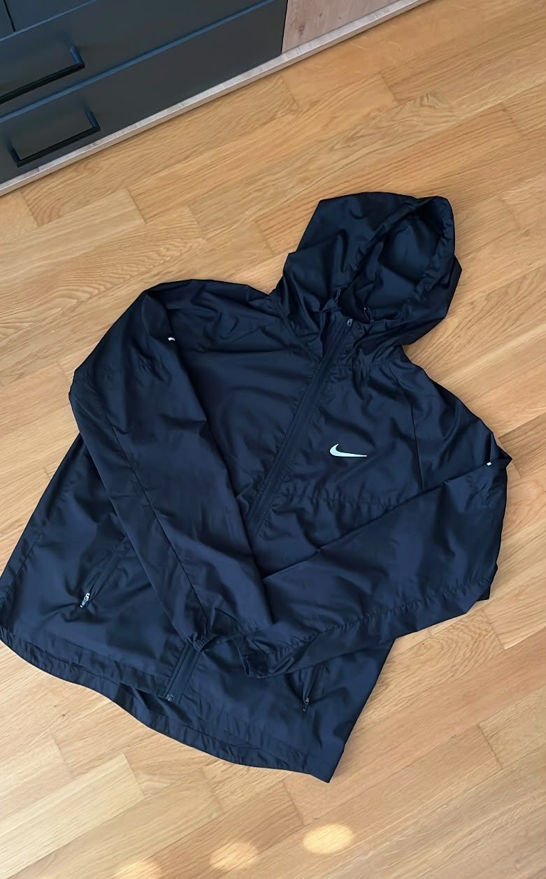 Nike Jacken: veste Nike – Neu (gemäss Beschreibung) aus Fribourg von mal_8zjh