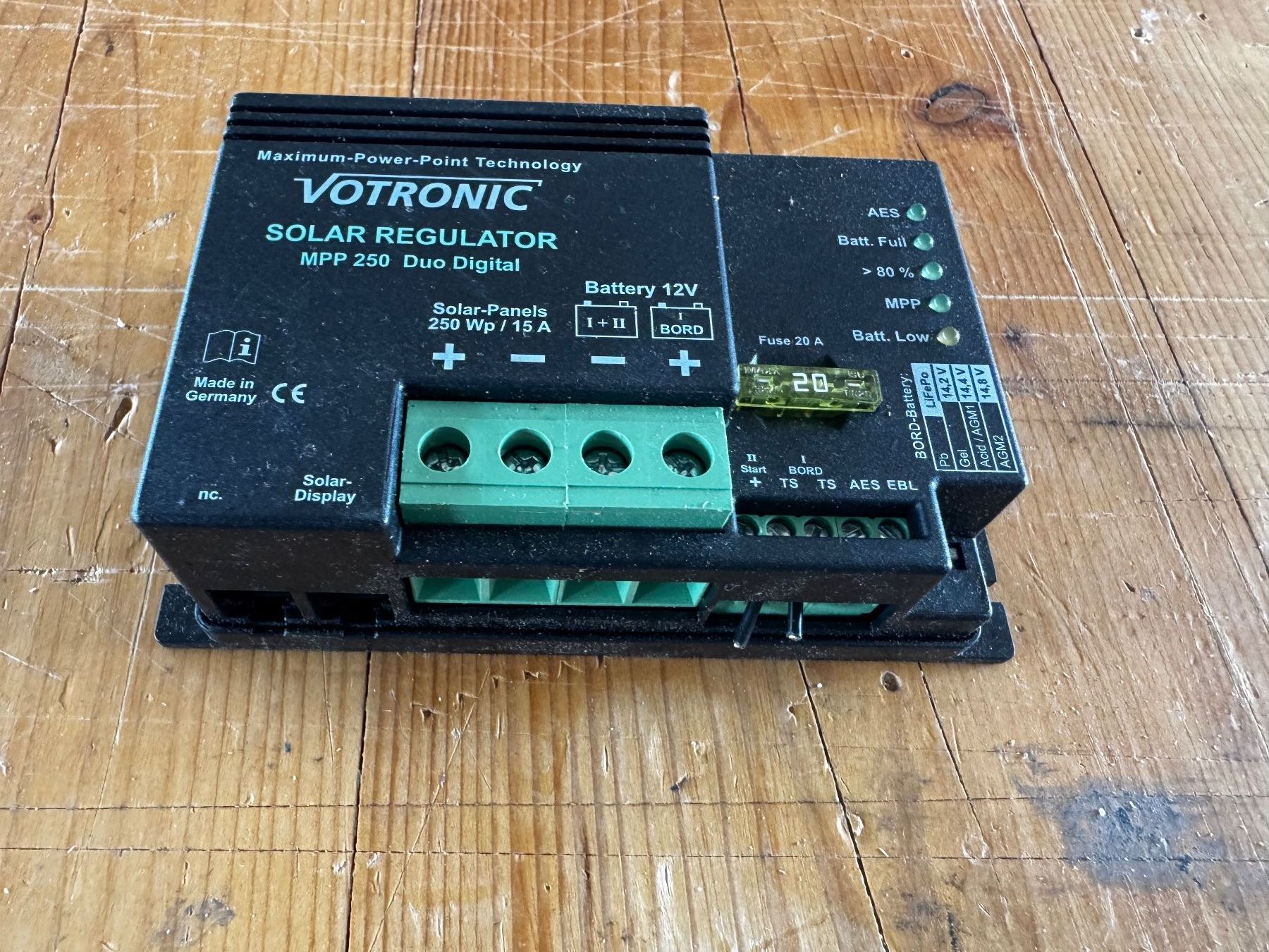 Votronic Caricabatterie: Votronic Solarregler Mpp250 Duo Digital – Usato da Stallikon venduto da FankyH